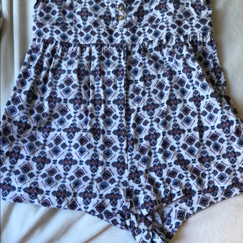 American Eagle Patterned Romper - image 3